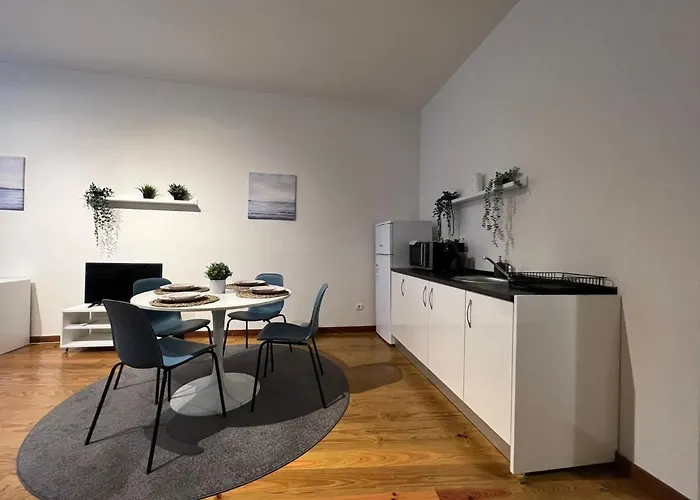 Clerigos B Centro Do * Porto