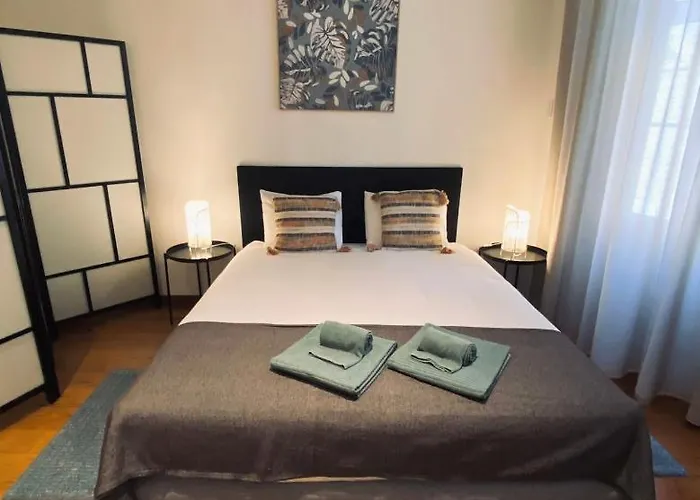 Clerigos B Centro Do Oporto